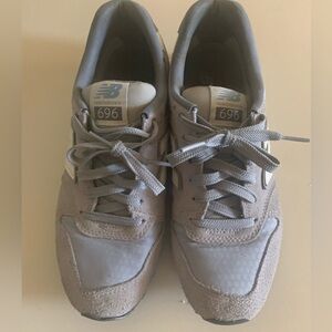 Woman’s new balance 696 gray lightweight running shoe 7.5
